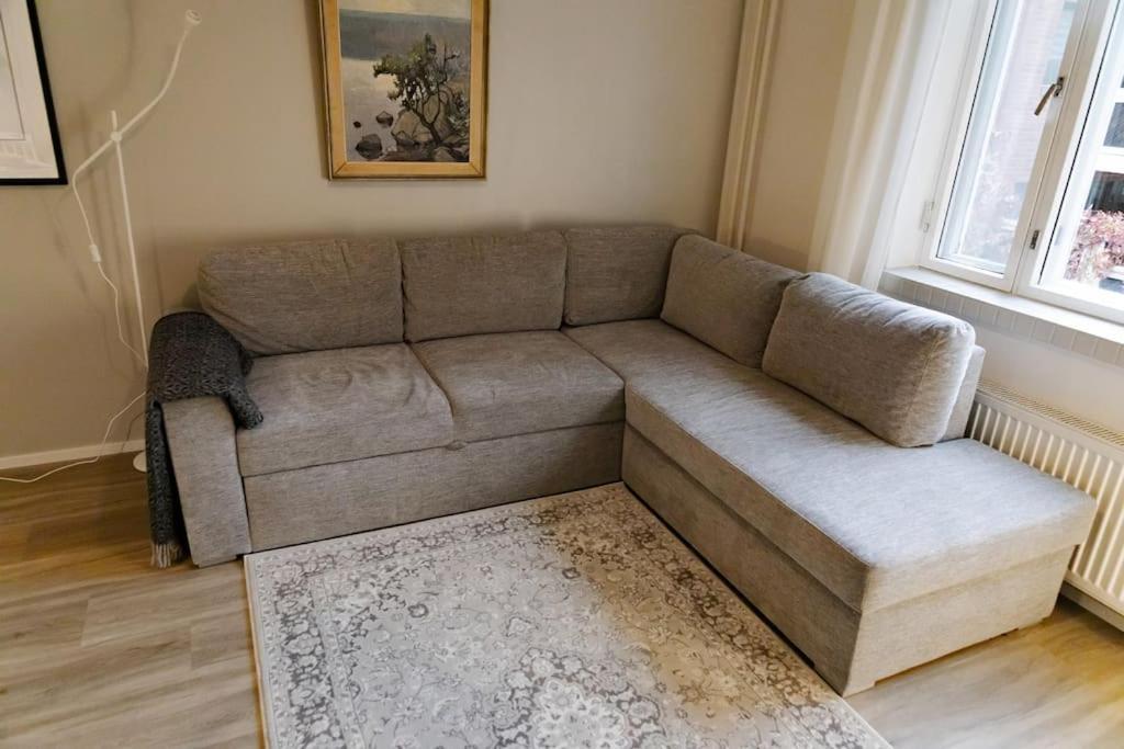 Mukava Saunallinen Kaksio Omalla Sisaeaenkaeynnillae Ja Ilmaisella Autopaikalla Kuopio Exterior photo